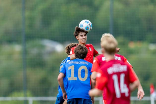 U17, U 17 DFB-Nachwuchsliga - Vorrunde Gruppe H: FC Rot-Weiß Erfurt vs. Eintracht Braunschweig; Erfurt; 05.09.2026 Paul Lambert ( 6; FC Rot-Weiß Erfurt U17) U17 DFB-Nachwuchsliga - Vorrunde Gruppe H: FC Rot-Weiß Erfurt vs. Eintracht Braunschweig; Hauptplatz Cyriaksgebreite Erfurt; 05.09.2026 DFB REGULATIONS PROHIBIT ANY USE OF PHOTOGRAPHS AS IMAGE SEQUENCES AND OR QUASI-VIDEO. Copyright: xBEAUTIFULxSPORTS Duehringx