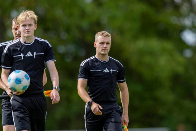 U17, U 17 DFB-Nachwuchsliga - Vorrunde Gruppe H: FC Rot-Weiß Erfurt vs. Eintracht Braunschweig; Erfurt; 05.09.2026 Leopold Kellner (2. Assistent, Schiedsrichter) U17 DFB-Nachwuchsliga - Vorrunde Gruppe H: FC Rot-Weiß Erfurt vs. Eintracht Braunschweig; Hauptplatz Cyriaksgebreite Erfurt; 05.09.2026 DFB REGULATIONS PROHIBIT ANY USE OF PHOTOGRAPHS AS IMAGE SEQUENCES AND OR QUASI-VIDEO. Copyright: xBEAUTIFULxSPORTS Duehringx