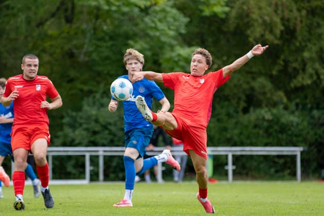 U17, U 17 DFB-Nachwuchsliga - Vorrunde Gruppe H: FC Rot-Weiß Erfurt vs. Eintracht Braunschweig; Erfurt; 05.09.2026 Ferdi Altendorf ( 10; FC Rot-Weiß Erfurt U17) U17 DFB-Nachwuchsliga - Vorrunde Gruppe H: FC Rot-Weiß Erfurt vs. Eintracht Braunschweig; Hauptplatz Cyriaksgebreite Erfurt; 05.09.2026 DFB REGULATIONS PROHIBIT ANY USE OF PHOTOGRAPHS AS IMAGE SEQUENCES AND OR QUASI-VIDEO. Copyright: xBEAUTIFULxSPORTS Duehringx