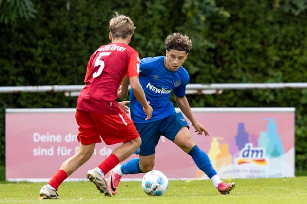 U17, U 17 DFB-Nachwuchsliga - Vorrunde Gruppe H: FC Rot-Weiß Erfurt vs. Eintracht Braunschweig; Erfurt; 05.09.2026 Paul Ganzenberg ( 5; FC Rot-Weiß Erfurt U17) gegen Adriano Santagata ( 11; Eintracht Braunschweig U17) U17 DFB-Nachwuchsliga - Vorrunde Gruppe H: FC Rot-Weiß Erfurt vs. Eintracht Braunschweig; Hauptplatz Cyriaksgebreite Erfurt; 05.09.2026 DFB REGULATIONS PROHIBIT ANY USE OF PHOTOGRAPHS AS IMAGE SEQUENCES AND OR QUASI-VIDEO. Copyright: xBEAUTIFULxSPORTS Duehringx