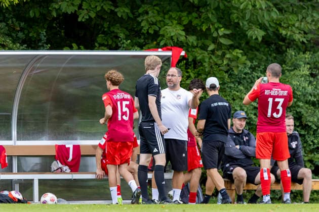 U17, U 17 DFB-Nachwuchsliga - Vorrunde Gruppe H: FC Rot-Weiß Erfurt vs. Eintracht Braunschweig; Erfurt; 05.09.2026 Paul Behlau (Schiedsrichter) und Ronny Röhr (Trainer; FC Rot-Weiß Erfurt U17) U17 DFB-Nachwuchsliga - Vorrunde Gruppe H: FC Rot-Weiß Erfurt vs. Eintracht Braunschweig; Hauptplatz Cyriaksgebreite Erfurt; 05.09.2026 DFB REGULATIONS PROHIBIT ANY USE OF PHOTOGRAPHS AS IMAGE SEQUENCES AND OR QUASI-VIDEO. Copyright: xBEAUTIFULxSPORTS Duehringx