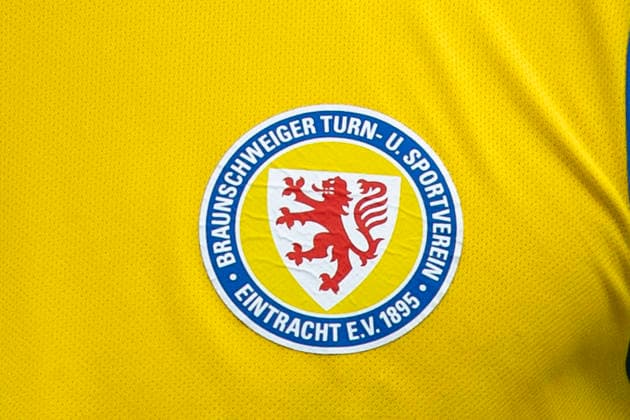 U17, U 17 DFB-Nachwuchsliga - Vorrunde Gruppe H: FC Rot-Weiß Erfurt vs. Eintracht Braunschweig; Erfurt; 05.09.2026 Eintracht Braunschweig U17 Logo U17 DFB-Nachwuchsliga - Vorrunde Gruppe H: FC Rot-Weiß Erfurt vs. Eintracht Braunschweig; Hauptplatz Cyriaksgebreite Erfurt; 05.09.2026 DFB REGULATIONS PROHIBIT ANY USE OF PHOTOGRAPHS AS IMAGE SEQUENCES AND OR QUASI-VIDEO. Copyright: xBEAUTIFULxSPORTS Duehringx