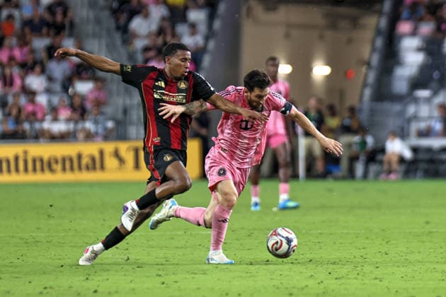 September 5, 2026, Miami, Florida, USA: LIONEL MESSI (10) of Inter Miami CF and MAURICIO AMARO (14) of the Atlanta United battle for a ball during a Major League soccer match between Inter Miami CF and Atlanta United FC Miami USA - ZUMAa257 20260905_zsp_a257_013 Copyright: xChrisxArjoonx