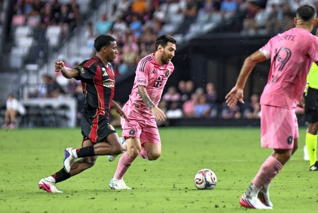 September 5, 2026, Miami, Florida, USA: LIONEL MESSI (10) of Inter Miami CF and MAURICIO AMARO (14) of the Atlanta United battle for a ball during a Major League soccer match between Inter Miami CF and Atlanta United FC Miami USA - ZUMAa257 20260905_zsp_a257_014 Copyright: xChrisxArjoonx