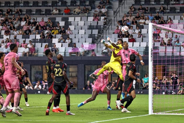 September 5, 2026, Miami, Florida, USA: YANNICK BRIGHT (42) of Inter Miami CF battles for a ball with JUNIOR ALONSO (6) and LUCAS HOYOS (1) of Atlanta United during a Major League soccer match between Inter Miami CF and Atlanta United FC Soccer 2026: Inter Miami CF 2:2 Atlanta United FC.  - ZUMAa257 20260905_zsp_a257_027 Copyright: xChrisxArjoonx