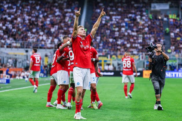 IPA88181286 - Rasmus Winther Hojlund of SSC Napoli celebrates after scoring a goal during the Serie A Enilive 2026 27 soccer match between FC Internazionale and SSC Napoli  Copyright: xFabrizioxCarabelli IPAxSportx xx 88181286