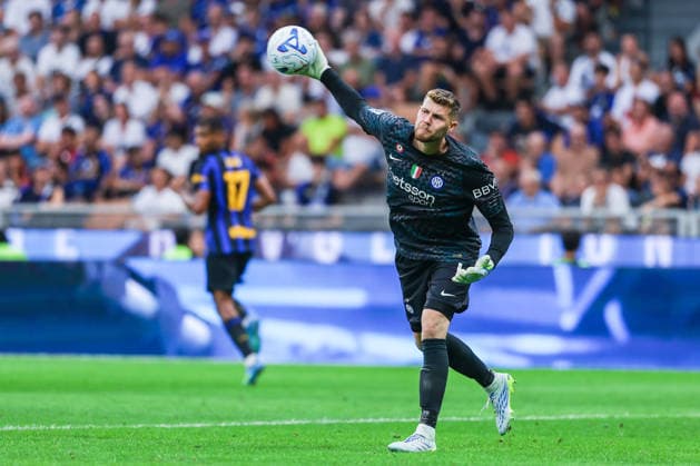 IPA88181243 - Josep Martinez of FC Internazionale in action during the 2026 27 Serie A Enilive soccer match between FC Internazionale and SSC Napoli  Copyright: xFabrizioxCarabelli IPAxSportx xx 88181243