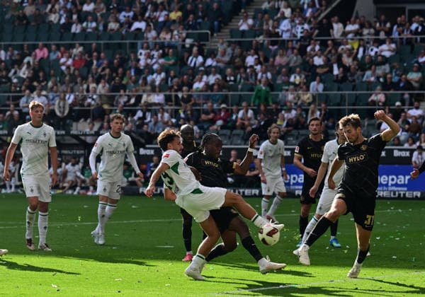 05.09.2026; Moenchengladbach; Fussball, Herren, Saison 2026 2027, Borussia Moenchengladbach vs. SV Elversberg Neuzugang Nicolas Kuehn (Gladbach, vorne Mitte) nach seiner Einwechslung direkt mittendrin DFL regulations prohibit any use of photographs as image sequences and or quasi-video. ista-Borussia-Park Nordrhein-Westfalen Deutschland *** September 5, 2026, Mönchengladbach Soccer, Men s, 2026–2027 Season, Borussia Mönchengladbach vs. SV Elversberg New signing Nicolas Kuehn for Gladbach, center forward, right in the thick of the action after coming on as a substitute. DFL regulations prohibit any use of photographs as image sequences and or quasi-video content. Borussia Park, North Rhine-Westphalia, Germany
