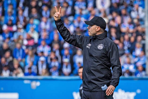 Fussball - 3. Liga - Hansa Rostock - SV Wehen Wiesbaden - 05.09.26 Trainer Daniel Scherning (SVWW),