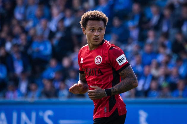 Fussball - 3. Liga - Hansa Rostock - SV Wehen Wiesbaden - 05.09.26 Roberto Massimo (SVWW),