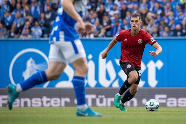 Fussball - 3. Liga - Hansa Rostock - SV Wehen Wiesbaden - 05.09.26 Justin Janitzek (SVWW),