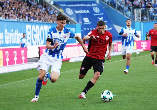 FC Hansa Rostock- SV Wehen Wiesbaden Rostock, 05.09.2026, Fußball 3.Liga FC Hansa Rostock- SV Wehen Wiesbaden Peter Kiedl FC Hansa Rostock links mit Niklas May SV Wehen Wiesbaden Rostock Ostseestadion Mecklenburg-Vorpommern Deutschland