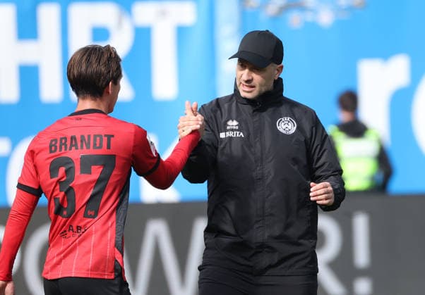 FC Hansa Rostock- SV Wehen Wiesbaden Rostock, 05.09.2026, Fußball 3.Liga FC Hansa Rostock- SV Wehen Wiesbaden Trainer Daniel Scherning SV Wehen Wiesbaden nach dem Spiel mit Max Brandt SV Wehen Wiesbaden Rostock Ostseestadion Mecklenburg-Vorpommern Deutschland