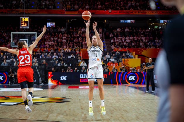 Basketball Berlin 05.09.2026 FIBA Women™s Basketball World Cup Germany 2026 Vorrunde Gruppe Deutschland (GER) - Japan (JPN) Leonie Fiebich (Deutschland, No.13) YAMAMOTO Mai (Japan, No.23)