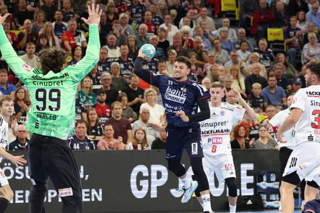 05.09.2026, xBHAx, Handball, Opel HBL, Saison 2026 2027, 1.HBL, SG Flensburg-Handewitt - HC Erlangen, GGW Arena: Marko Grigic (SG Flensburg-Handewitt 17) im Angriff gegen Tin Herceg (HC Erlangen 99) Schleswig-Holstein Deutschkand