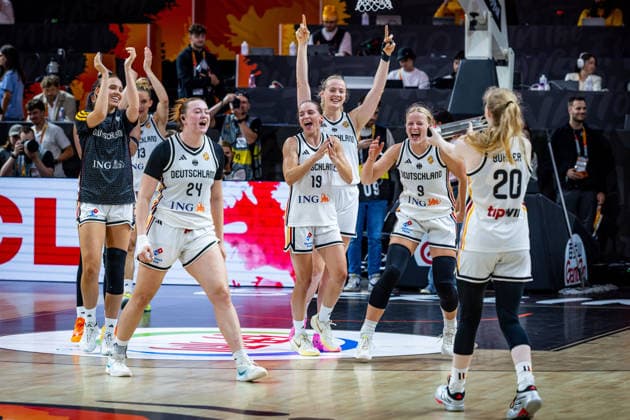 Basketball Berlin 05.09.2026 FIBA Women™s Basketball World Cup Germany 2026 Vorrunde Gruppe Deutschland (GER) - Japan (JPN) Jubel Deutschland nach dem Sieg Emily Bessoir (Deutschland, No.22) Leonie Fiebich (Deutschland, No.13) Lina Sontag (Deutschland, No.24) Britta Daub (Deutschland, No.19) Marie Gülich (Deutschland, No.21) Gulich Emma Eichmeyer (Deutschland, No.09) Frida Bühner (Deutschland, No.20) vlnr.