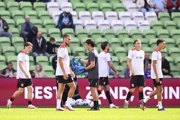 GRONINGEN - FC Twente players prior to the Dutch Eredivisie match between FC Groningen and FC Twente at the Euroborg stadium on September 6, 2026 in Groningen, the Netherlands. COR LASKER ANP Eredivisie 2026 27 xVIxANPxSportx xxANPxIVx 567355082 originalFilename: 567355082.jpg