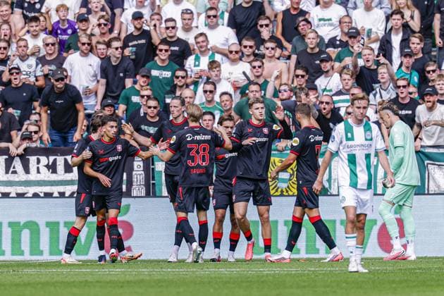 GRONINGEN - Wout Weghorst of FC Twente celebrates his team s second goal with his teammates during the Eredivisie match between FC Groningen and FC Twente at the Euroborg on September 6, 2026, in Groningen, the Netherlands. MARCEL TER BALS ANP Eredivisie 2026 27 xVIxANPxSportx xMarcelxterxBalsxIVx 567358103 originalFilename: 567358103.jpg