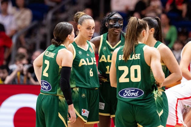 australische Mannschaft beim Huddle, Jade Melbourne (Australien, 02), Steph Talbot (Australien, 06), Ezi Magbegor (Australien, 13), Isobel Borlase (Australien, 20), GER, Tuerkei vs, Australien, Basketball, FIBA Women s World Cup 2026, Gruppenphase, Spieltag 2, 06.09.2026 GER, Tuerkei vs, Australien, Basketball, FIBA Women s World Cup 2026, Gruppenphase, Spieltag 2, 06.09.2026 Berlin Copyright: xEibner-Pressefoto MaxxVincenx EP_MVN