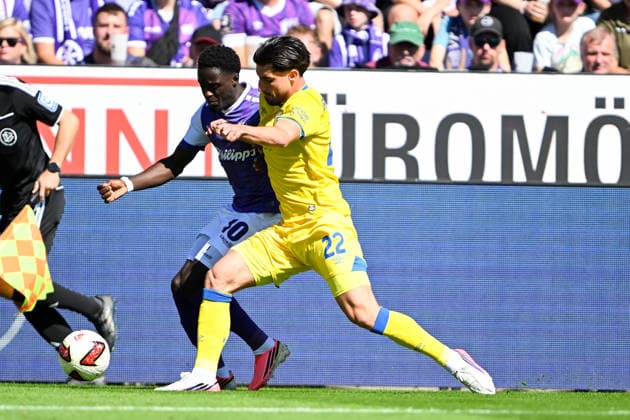 2. Bundesliga - 26 27 - VfL Osnabrück - Eintracht Braunschweig am 06.09.2026 an der Bremer Brücke in Osnabrück Ismail Badjie (Osnabrueck) im Zweikampf gegen Fabio Di Michele Sanchez (Braunschweig) *** 2. Bundesliga, Matchday 26, VfL Osnabrück vs. Eintracht Braunschweig on September 6, 2026, at the Bremer Brücke in Osnabrück; Ismail Badjie (Osnabrück) in a tackle against Fabio Di Michele Sanchez (Braunschweig) MT