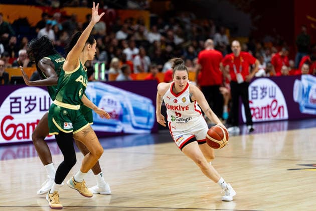 Ayse Cora (Tuerkei, 08) im Dribbling gegen Alex Wilson (Australien, 04), GER, Tuerkei vs, Australien, Basketball, FIBA Women s World Cup 2026, Gruppenphase, Spieltag 2, 06.09.2026 GER, Tuerkei vs, Australien, Basketball, FIBA Women s World Cup 2026, Gruppenphase, Spieltag 2, 06.09.2026 Berlin Copyright: xEibner-Pressefoto MaxxVincenx EP_MVN