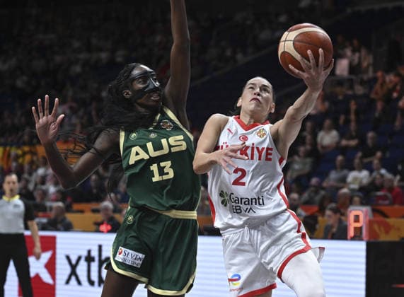 Turkiye v Australia - FIBA Women s Basketball World Cup BERLIN, GERMANY - SEPTEMBER 6: Turkiye s Sevgi Uzun (2) in action against Australia s Ezi Magbegor (13) during the FIBA 2026 Women s Basketball World Cup Group C match between Turkiye and Australia at Uber Arena in Berlin, Germany, on September 6, 2026. Halil Sagirkaya Anadolu Berlin Germany. Editorial use only. Please get in touch for any other usage.  Copyright: x2026xAnadoluxHalilxSagirkayax
