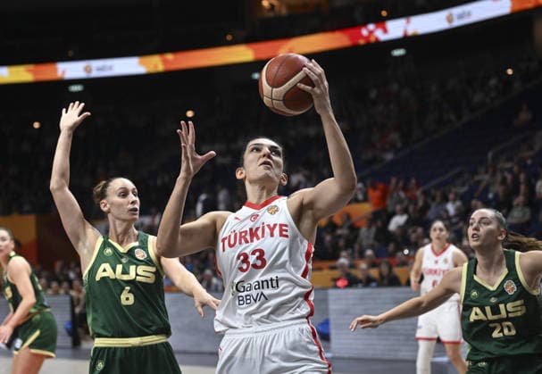 Turkiye v Australia - FIBA Women s Basketball World Cup BERLIN, GERMANY - SEPTEMBER 6: Turkiye s Esra Ural Topuz (33) in action against Australia s Stephanie Talbot (6) during the FIBA 2026 Women s Basketball World Cup Group C match between Turkiye and Australia at Uber Arena in Berlin, Germany, on September 6, 2026. Halil Sagirkaya Anadolu Berlin Germany. Editorial use only. Please get in touch for any other usage.  Copyright: x2026xAnadoluxHalilxSagirkayax