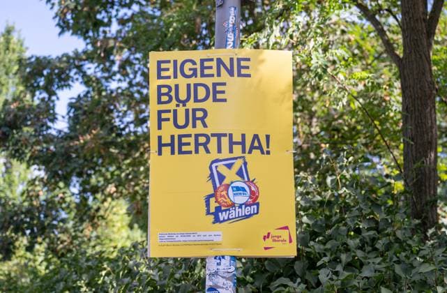 Fußball, Herren, Saison 2026 2027, 2. Bundesliga (4. Spieltag), Hertha BSC - 1. FC Magdeburg, Wahlwerbung am Olympiastadion, Eigene Bude für Hertha, 06.09.2026, *** Soccer, Men s, 2026–2027 Season, 2. Bundesliga, Matchday 4, Hertha BSC 1–FC Magdeburg, Election Campaigning at the Olympic Stadium, Hertha Scores, September 6, 2026, Copyright: xMatthiasxKochx