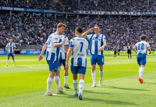 Fußball, Herren, Saison 2026 2027, 2. Bundesliga (4. Spieltag), Hertha BSC - 1. FC Magdeburg, Jv. l. Sebastian Grönning (Hertha BSC), Josip Brekalo (Hertha BSC), Niklas Kolbe (Hertha BSC), Jubel nach Tor zum 1:0, 06.09.2026, *** Soccer, Men s, 2026–2027 Season, 2. Bundesliga, Matchday 4, Hertha BSC vs. FC Magdeburg, Jv l Sebastian Grönning (Hertha BSC), Josip Brekalo (Hertha BSC), Niklas Kolbe (Hertha BSC), celebration after the 1–0 goal, September 6, 2026, Copyright: xMatthiasxKochx