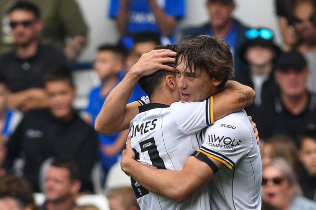 Birmingham City v Wolverhampton Wanderers, Sky Bet Championship, St Andrews @ Knighthead Park, Birmingham, UK - 6 September 2026 Wolverhampton Wanderer s Fer Lopez celebrates with Wolverhampton Wanderer s Rodrigo Gomes after scoring the opening goal , UK NEWSPAPERS OUT Copyright: xRichardxBowcottx