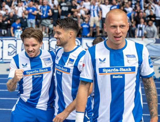 Fußball, Herren, Saison 2026 2027, 2. Bundesliga (4. Spieltag), Hertha BSC - 1. FC Magdeburg, v. l. Mads Pedersen (Hertha BSC), Josip Brekalo (Hertha BSC), Jon Dagur Thorsteinsson (Hertha BSC), Jubel nach Tor zum 1:0, 06.09.2026, *** Soccer, Men s, 2026–2027 Season, 2. Bundesliga, Matchday 4, Hertha BSC vs. FC Magdeburg, from left: Mads Pedersen (Hertha BSC), Josip Brekalo (Hertha BSC), Jon Dagur Thorsteinsson (Hertha BSC), celebration after the 1–0 goal, September 6, 2026, Copyright: xMatthiasxKochx