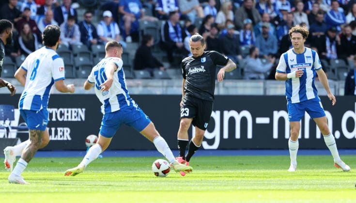 Kevin Sessa, Paul Seguin, Baris Atik am Ball Zweikampf Spielszene Aktion Fußball Fussball DFL 2. Bundesliga Herren 4. Spieltag Saison 2026 2027 06.09.2026 Hertha BSC Berlin vs. 1.FC Magdeburg FCM DFL regulations prohibit any use of photographs as image sequences and or quasi-video *** Kevin Sessa, Paul Seguin, Baris Atik with the ball, tackle, game scene, action, sports, soccer, DFL 2 Bundesliga, Men’s, Matchday 4, 2026–2027 season, June 9, 2026, Hertha BSC Berlin vs. 1. FC Magdeburg (FCM). DFL regulations prohibit any use of photographs as image sequences and or quasi-video
