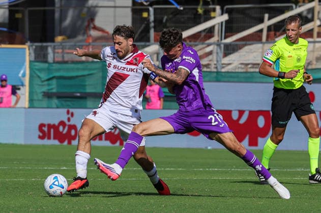SOCCER - Serie A - ACF Fiorentina vs. Torino FC Photo by IPA ABACAPRESS.COM88189767 - Valde (21, Fiorentina) and Vlasic (10, Torino) during the Serie A soccer match between ACF Fiorentina and Torino FC at Stadio Artemio Franchi in Florence, Italy Florence Italy  Copyright: xIPAxSport ABACAx