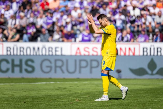 Maximilian Entrup (Eintracht Braunschweig, 09) applaudiert GER, VfL Osnabrueck vs. Eintracht Braunschweig, Fussball, 2. Bundesliga, 4. Spieltag, Spielzeit 2026 2027, 06.09.2026 DFL Regulations prohibit any use of photographers as image sequences and or quasi-video. GER, VfL Osnabrueck vs. Eintracht Braunschweig, Fussball, 2. Bundesliga, 4. Spieltag, Spielzeit 2026 2027, 06.09.2026 Osnabrueck *** Maximilian Entrup, Eintracht Braunschweig, 09, applauds; GER, VfL Osnabrück vs. Eintracht Braunschweig, Soccer, 2. Bundesliga, Matchday 4, 2026–2027 Season, September 6, 2026 DFL regulations prohibit any use of photographs as image sequences and or quasi-video GER, VfL Osnabrück vs. Eintracht Braunschweig, soccer, 2. Bundesliga, Matchday 4, 2026–2027 season, September 6, 2026, Osnabrück Copyright: xEibner-Pressefoto JanxRollingerx EP_JSK