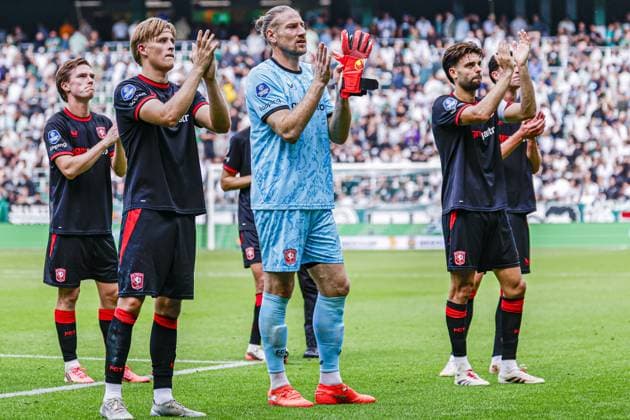 GRONINGEN - FC Twente players thank the supporters for their support after the Eredivisie match between FC Groningen and FC Twente at the Euroborg on September 6, 2026, in Groningen, the Netherlands. MARCEL TER BALS ANP Eredivisie 2026 27 xVIxANPxSportx xMarcelxterxBalsxIVx 567363725 originalFilename: 567363725.jpg