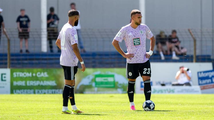 v.li.: Hilal El-Helwe (Homburg, 10), Emir Kuhinja (Homburg, 23), Spieler vom FC 08 Homburg, enttäuscht schauend, Enttäuschung, Frustration, disappointed, pessimistisch, nach dem Gegentor zum 1:0, Action, Aktion, Spielszene, 06.09.2026, Mannheim (Deutschland), Fussball, Regionalliga Südwest, VfR Mannheim - FC 08 Homburg