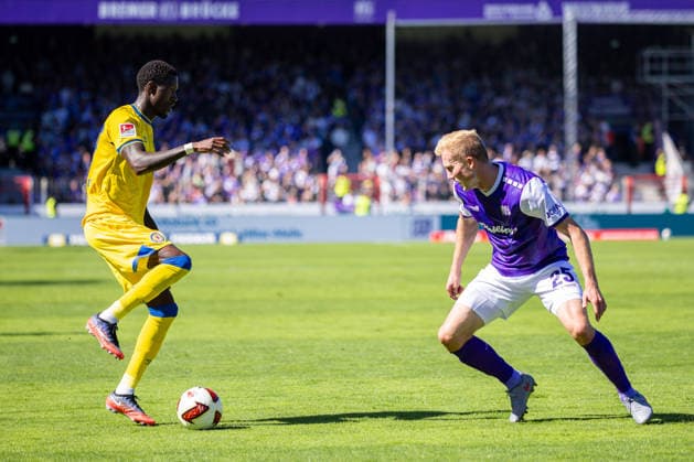 (L-R) Aaron Opoku (Eintracht Braunschweig, 17) im Zweikampf mit Niklas Wiemann (VfL Osnabrueck, 25) GER, VfL Osnabrueck vs. Eintracht Braunschweig, Fussball, 2. Bundesliga, 4. Spieltag, Spielzeit 2026 2027, 06.09.2026 DFL Regulations prohibit any use of photographers as image sequences and or quasi-video. GER, VfL Osnabrueck vs. Eintracht Braunschweig, Fussball, 2. Bundesliga, 4. Spieltag, Spielzeit 2026 2027, 06.09.2026 Osnabrueck *** L R Aaron Opoku (Eintracht Braunschweig), 17, in a tackle with Niklas Wiemann (VfL Osnabrück), 25, GER, VfL Osnabrück vs. Eintracht Braunschweig, Soccer, 2. Bundesliga, Matchday 4, 2026–2027 season, September 6, 2026 DFL regulations prohibit the use of photographs as image sequences and or quasi-video footage GER, VfL Osnabrück vs. Eintracht Braunschweig, soccer, 2. Bundesliga, Matchday 4, 2026–2027 season, September 6, 2026, Osnabrück Copyright: xEibner-Pressefoto JanxRollingerx EP_JSK