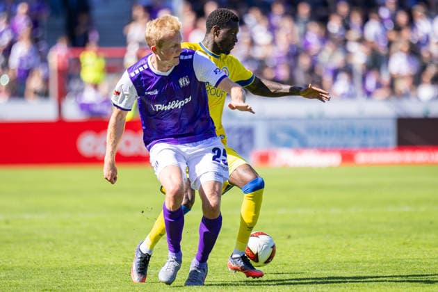 (L-R) Niklas Wiemann (VfL Osnabrueck, 25) im Zweikampf mit Aaron Opoku (Eintracht Braunschweig, 17) GER, VfL Osnabrueck vs. Eintracht Braunschweig, Fussball, 2. Bundesliga, 4. Spieltag, Spielzeit 2026 2027, 06.09.2026 DFL Regulations prohibit any use of photographers as image sequences and or quasi-video. GER, VfL Osnabrueck vs. Eintracht Braunschweig, Fussball, 2. Bundesliga, 4. Spieltag, Spielzeit 2026 2027, 06.09.2026 Osnabrueck *** L R Niklas Wiemann (VfL Osnabrück), 25, in a tackle with Aaron Opoku (Eintracht Braunschweig), 17, GER, VfL Osnabrück vs. Eintracht Braunschweig, soccer, 2. Bundesliga, Matchday 4, 2026–2027 season, September 6, 2026 DFL regulations prohibit any use of photographs as image sequences and or quasi-video GER, VfL Osnabrück vs. Eintracht Braunschweig, soccer, 2. Bundesliga, Matchday 4, 2026–2027 season, September 6, 2026, Osnabrück Copyright: xEibner-Pressefoto JanxRollingerx EP_JSK
