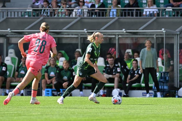 Fußball I Frauen I Saison 2026-2027 I Bundesliga I 3. Spieltag I VfL Wolfsburg - SV Werder Bremen I 06.09.2026 Ella Peddemors (5, VfL Wolfsburg) dribbelt mit dem Ball Wolfsburg AOK Stadion Niedersachsen Deutschland *** Soccer I Women s I 2026–2027 Season I Bundesliga I Matchday 3 I VfL Wolfsburg vs. SV Werder Bremen I September 6, 2026 Ella Peddemor s 5th goal; VfL Wolfsburg dribbles the ball at the AOK Stadium in Wolfsburg, Lower Saxony, Germany Copyright: xLobeca InesxHähnelx