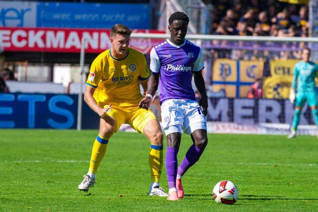 Ismail Badjie (VfL Osnabrück, 10), Kevin Ehlers (Eintracht Braunschweig, 21), Zweikampfn, Deutschland: Fussball, 2. Bundesliga, Saison 2026 27, 4. Spieltag, 06.09.2026, VfL Osnabrück vs Eintracht Braunschweig, Stadion Bremer Brücke (Osnabrück, Niedersachsen) *** Ismail Badjie, VfL Osnabrück, 10; Kevin Ehlers, Eintracht Braunschweig, 21; tackle; German soccer; 2. Bundesliga; 2026–27 season; Matchday 4; September 6, 2026; VfL Osnabrück vs. Eintracht Braunschweig, Bremer Brücke Stadium, Osnabrück, Lower Saxony Copyright: xLeonxFrickx