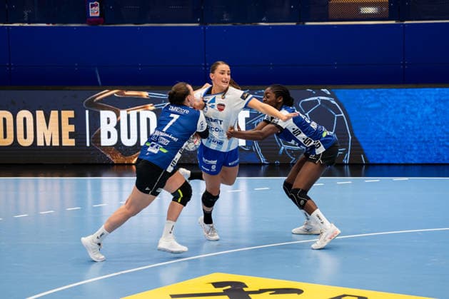 HSG Blomberg-Lippe (GER) vs. Gloria Bistrita (ROM), Handball, EHF Champions League Women, Gruppenphase, 6.9.2026, Saision 2026 2027, Lemgo Diana Magnusdottir (HSG Blomberg-Lippe, 07) und Farrelle Njinkeu (HSG Blomberg-Lippe, 55) verteidigen gegen Larissa Nuesser (Gloria Bistrita, 09) Lemgo Phoenix Contact Arena Deutschland