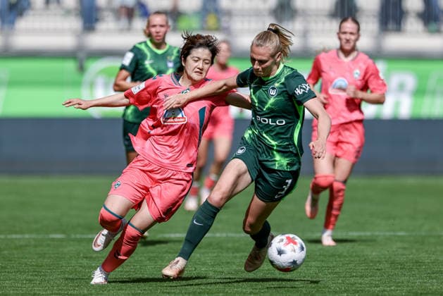 v.li.: Mei Shimada (SV Werder Bremen, 8) und Lieske Carleer (VfL Wolfsburg, 3) im Zweikampf, Duell, Dynamik, Aktion, Action, Spielszene, DIE DFB-RICHTLINIEN UNTERSAGEN JEGLICHE NUTZUNG VON FOTOS ALS SEQUENZBILDER UND ODER VIDEOÄHNLICHE FOTOSTRECKEN. DFB REGULATIONS PROHIBIT ANY USE OF PHOTOGRAPHS AS IMAGE SEQUENCES AND OR QUASI-VIDEO., 06.09.2026, Wolfsburg (Deutschland), Fussball, Google Pixel Frauen-Bundesliga, VfL Wolfsburg - SV Werder Bremen *** v li Mei Shimada (SV Werder Bremen), 8, and Lieske Carleer (VfL Wolfsburg), 3, in a one-on-one battle, duel, dynamic play, action, game scene, DFB REGULATIONS PROHIBIT ANY USE OF PHOTOGRAPHS AS SEQUENCE IMAGES AND OR VIDEO-LIKE PHOTO SERIES DFB REGULATIONS PROHIBIT ANY USE OF PHOTOGRAPHS AS IMAGE SEQUENCES AND OR QUASI-VIDEO, September 6, 2026, Wolfsburg, Germany, soccer, Google Pixel Women’s Bundesliga, VfL Wolfsburg vs. SV Werder Bremen xobx