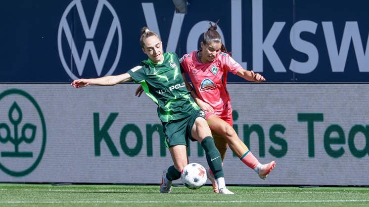 v.li.: Sophia Kleinherne (VfL Wolfsburg, 4) und Luna Vanzeir (SV Werder Bremen, 13) im Zweikampf, Duell, Dynamik, Aktion, Action, Spielszene, DIE DFB-RICHTLINIEN UNTERSAGEN JEGLICHE NUTZUNG VON FOTOS ALS SEQUENZBILDER UND ODER VIDEOÄHNLICHE FOTOSTRECKEN. DFB REGULATIONS PROHIBIT ANY USE OF PHOTOGRAPHS AS IMAGE SEQUENCES AND OR QUASI-VIDEO., 06.09.2026, Wolfsburg (Deutschland), Fussball, Google Pixel Frauen-Bundesliga, VfL Wolfsburg - SV Werder Bremen *** From left: Sophia Kleinherne (VfL Wolfsburg), 4, and Luna Vanzeir (SV Werder Bremen), 13, in a one-on-one battle, duel, dynamic moment, action, game scene, DFB REGULATIONS PROHIBIT ANY USE OF PHOTOGRAPHS AS SEQUENCE IMAGES AND OR VIDEO-LIKE PHOTO SERIES DFB REGULATIONS PROHIBIT ANY USE OF PHOTOGRAPHS AS IMAGE SEQU, 06 09 2026, Wolfsburg, Germany, Soccer, Google Pixel Women’s Bundesliga, VfL Wolfsburg vs. SV Werder Bremen xobx