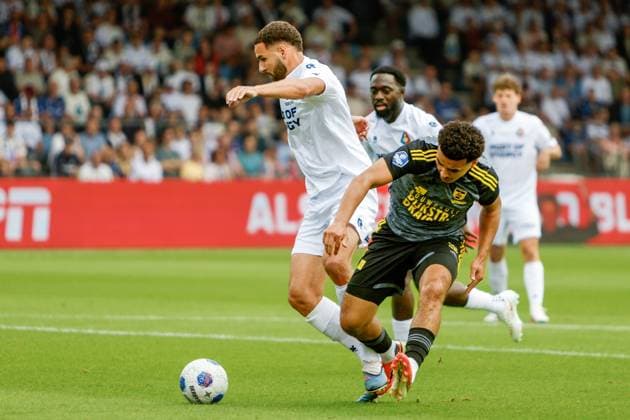 IJMUIDEN , 06-09-2026 , Buko Stadion , season 2026 2027 , Dutch , eredivisie , match between Telstar and Cambuur , picture shows, Telstar player Abdelnour Soualhia vs SC Cambuur player Rafik El Arguioui Telstar - Cambuur  x206576172x Copyright: