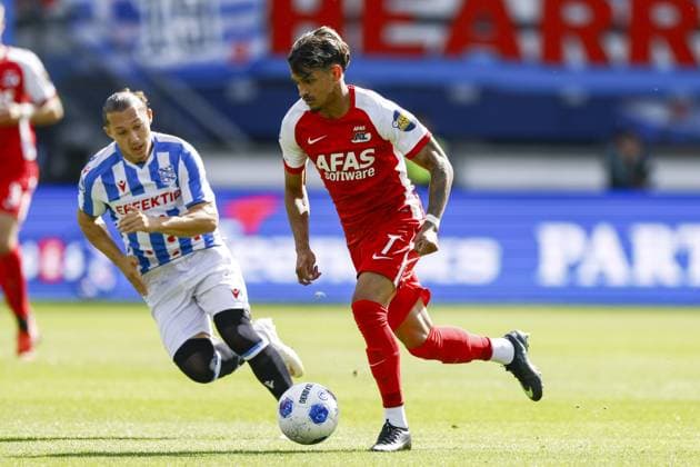 HEERENVEEN - (lr) Maxence Rivera of SC Heerenveen and Wesley Patati of AZ Alkmaar during the Dutch Eredivisie match between SC Heerenveen and AZ Alkmaar at the Abe Lenstra Stadium on September 6, 2026 in Heerenveen, the Netherlands. VINCENT JANNINK ANP 2026 27 2026 27 xVIxANPxSportx xxANPxIVx 567366353 originalFilename: 567366353.jpg