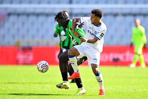 Cercle Brugge v KAA Gent - Jupiler Pro League BRUGGE, BELGIUM - SEPTEMBER 06 : Kakou Emmanuel defender of Cercle Brugge and Sonko Momodou forward of KAA Gent during the Jupiler Pro League match between Cercle Brugge and KAA Gent on September 6, 2026 in Brugge, Belgium, 06 09 2026 Brugge Belgium  Copyright: xTomasxSiskx