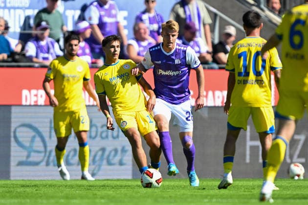 2. Bundesliga - 26 27 - VfL Osnabrück - Eintracht Braunschweig am 06.09.2026 an der Bremer Brücke in Osnabrück Yann Sturm (Braunschweig) im Zweikampf gegen Jannik Müller Mueller (Osnabrueck) *** 2. Bundesliga, Matchday 26, 27: VfL Osnabrück vs. Eintracht Braunschweig on September 6, 2026, at Bremer Brücke in Osnabrück. Yann Sturm of Braunschweig battles for the ball against Jannik Müller of Osnabrück. MT