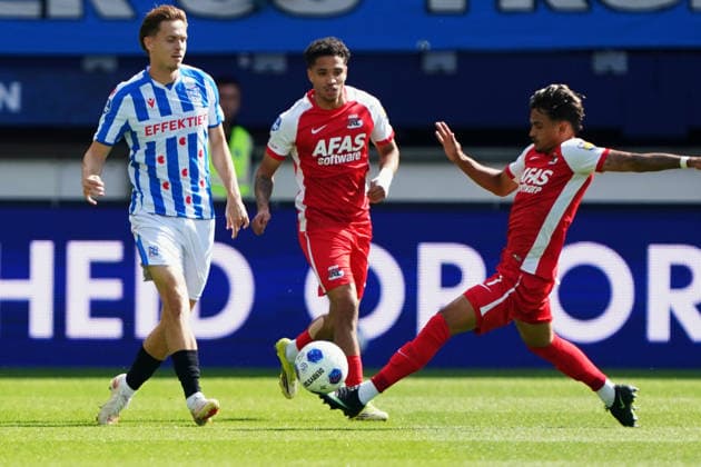 2026-09-06 SC Heerenveen v AZ Alkmaar - VriendenLoterij Eredivisie HEERENVEEN, NETHERLANDS - SEPTEMBER 6: Ringo Meerveld of SC Heerenveen, Wesley Patati of AZ during the VriendenLoterij Eredivisie match between SC Heerenveen and AZ Alkmaar at Abe Lenstra stadion on September 6, 2026 in Heerenveen, Netherlands. Heerenveen Abe Lenstra stadion Netherlands Content not available for redistribution in The Netherlands directly or indirectly through any third parties. Copyright: xAndrexWeeningx