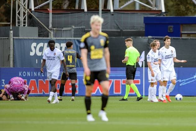 IJMUIDEN , 06-09-2026 , Buko Stadion , season 2026 2027 , Dutch , eredivisie , match between Telstar and Cambuur , picture shows, shows red card to Telstar player Nokkvi Thorisson Telstar - Cambuur  x206576269x Copyright: