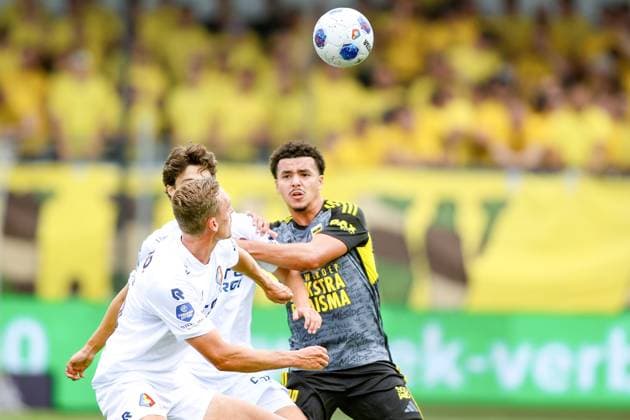 IJMUIDEN , 06-09-2026 , Buko Stadion , season 2026 2027 , Dutch , eredivisie , match between Telstar and Cambuur , picture shows, Telstar player Sem Valk vs SC Cambuur player Morgan Costarelli Telstar - Cambuur  x206576298x Copyright: